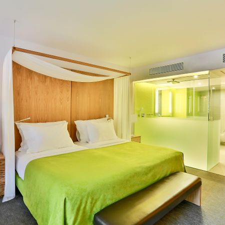 Epic Sana Algarve Hotel Albufeira Bagian luar foto A room at the hotel
