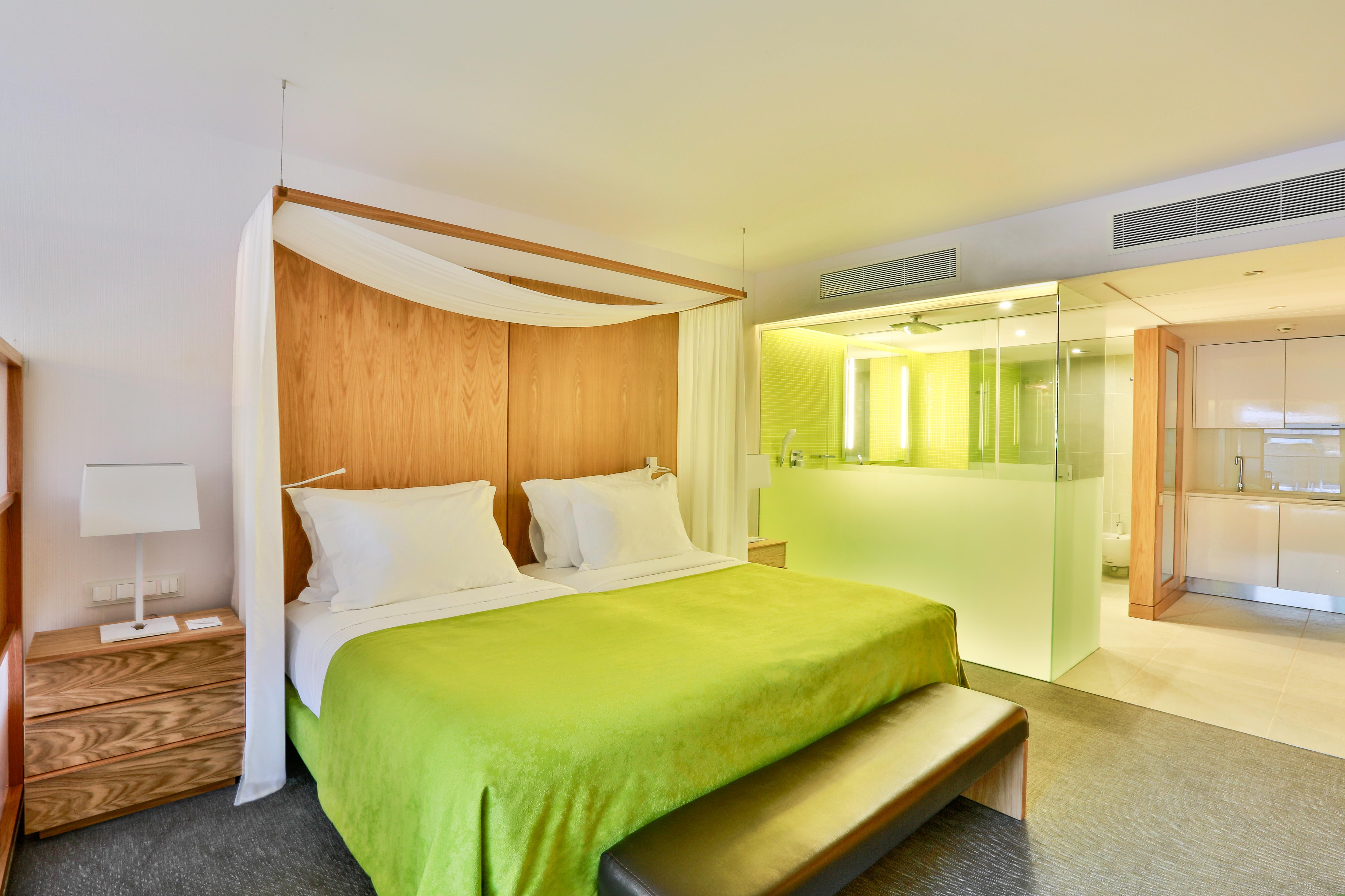Epic Sana Algarve Hotel Albufeira Bagian luar foto A room at the hotel