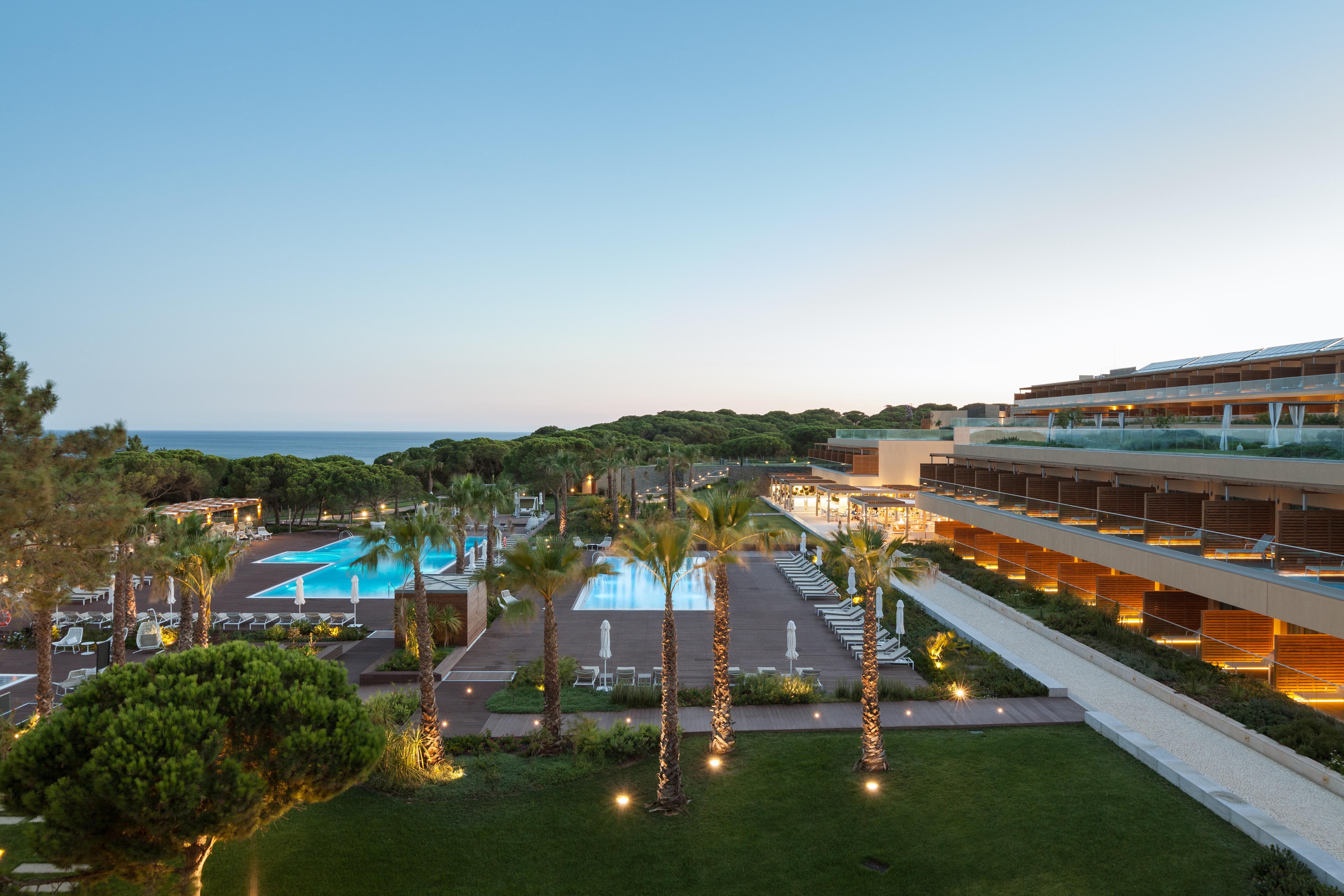 Epic Sana Algarve Hotel Albufeira Bagian luar foto The resort at night