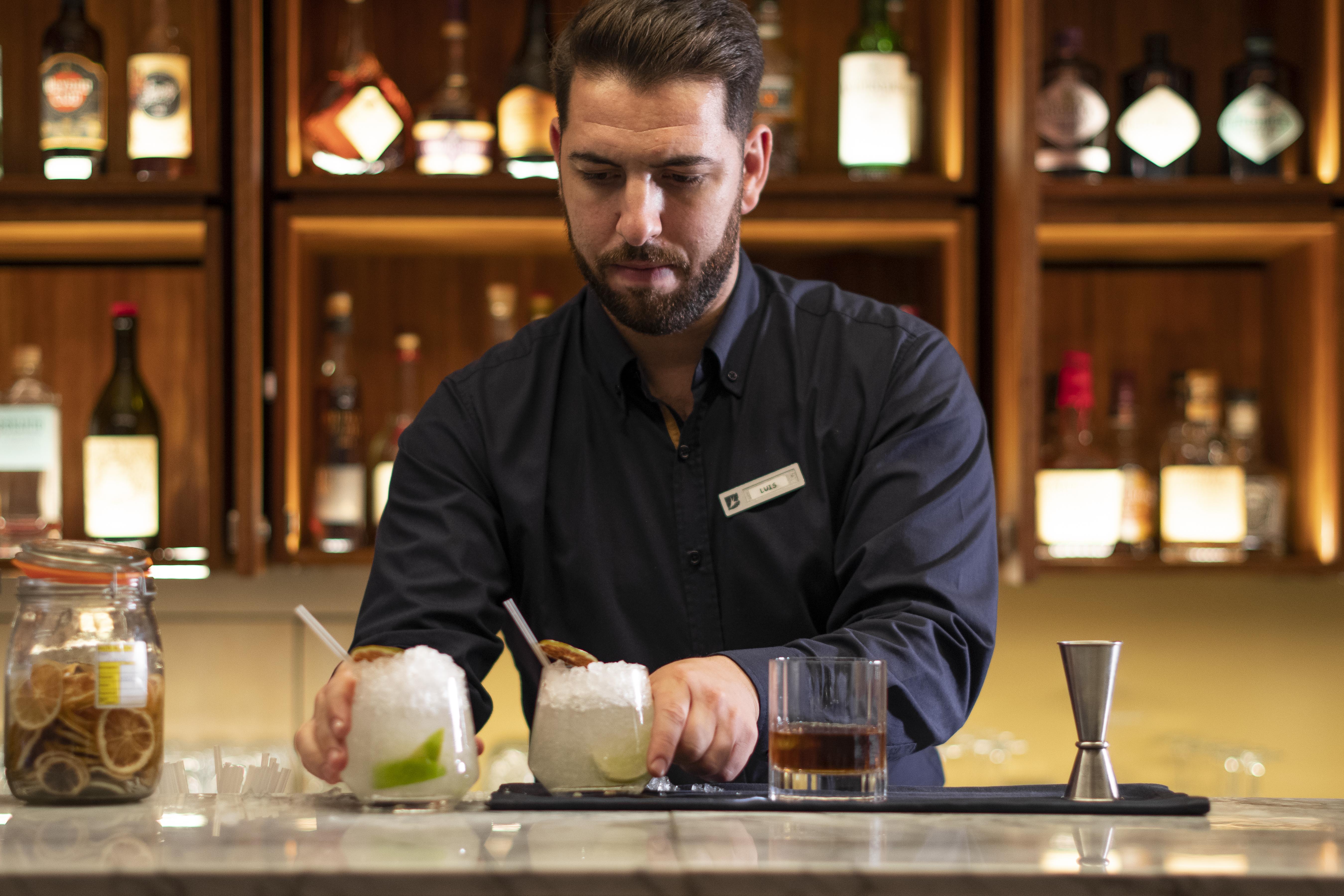 Epic Sana Algarve Hotel Albufeira Bagian luar foto A bartender at work