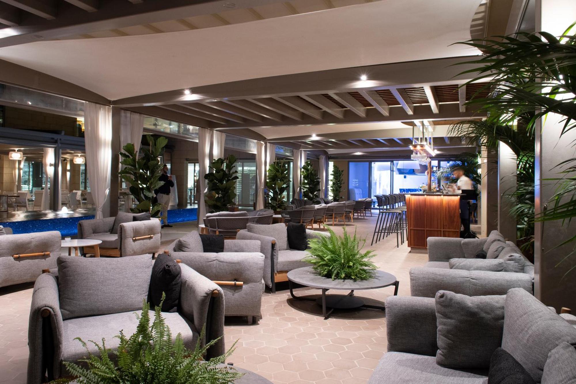 Epic Sana Algarve Hotel Albufeira Bagian luar foto The lounge at the airport
