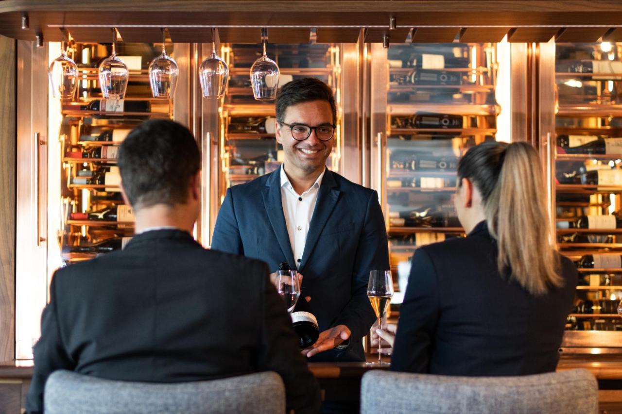 Epic Sana Algarve Hotel Albufeira Bagian luar foto Sommelier at work