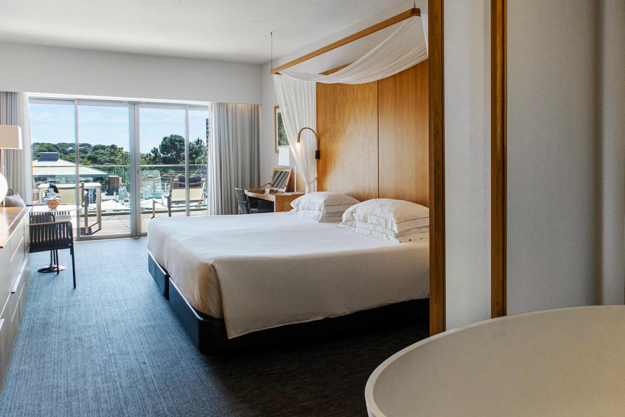 Epic Sana Algarve Hotel Albufeira Ruang foto A room at the hotel