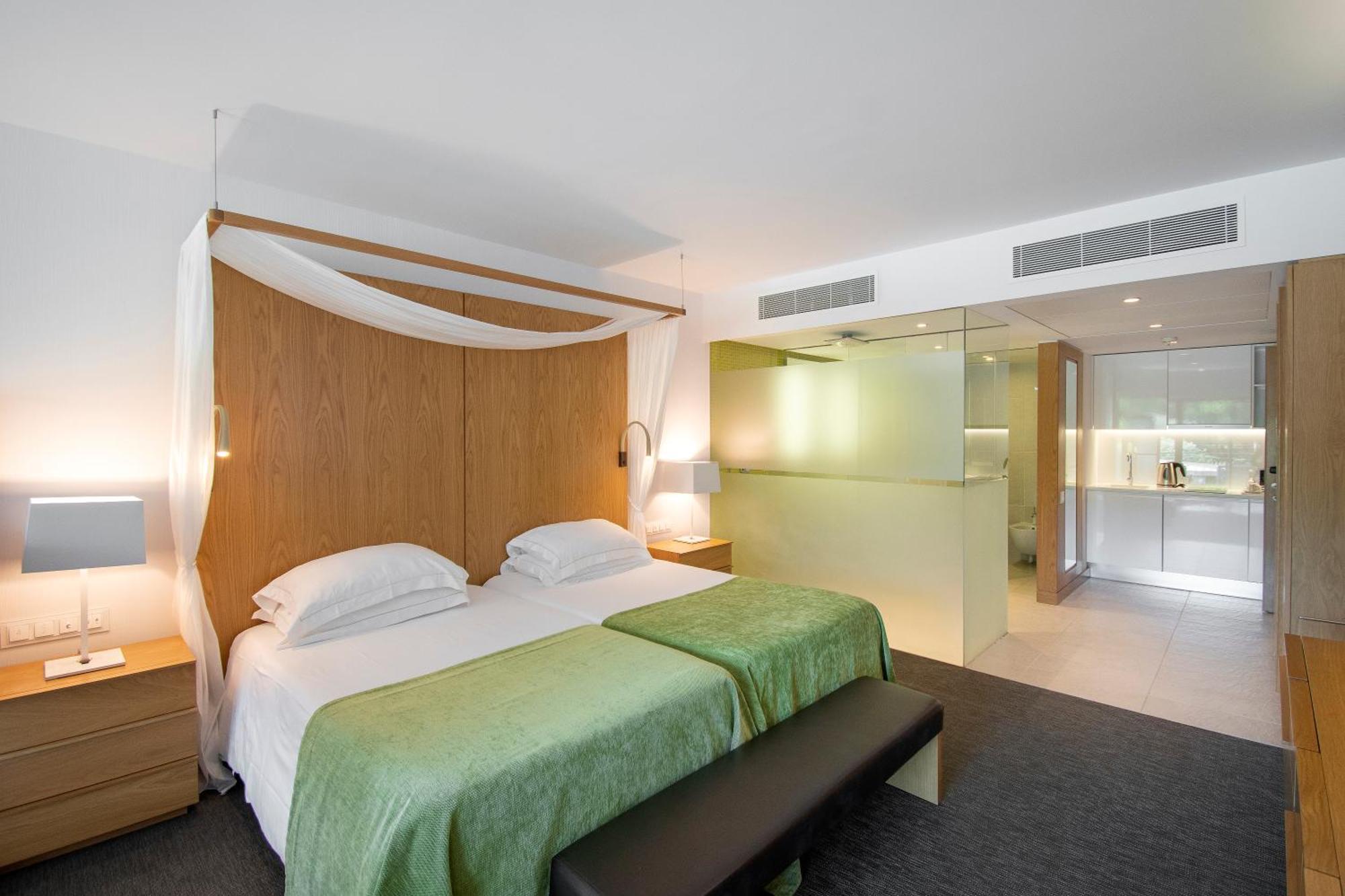 Epic Sana Algarve Hotel Albufeira Ruang foto A room at the hotel